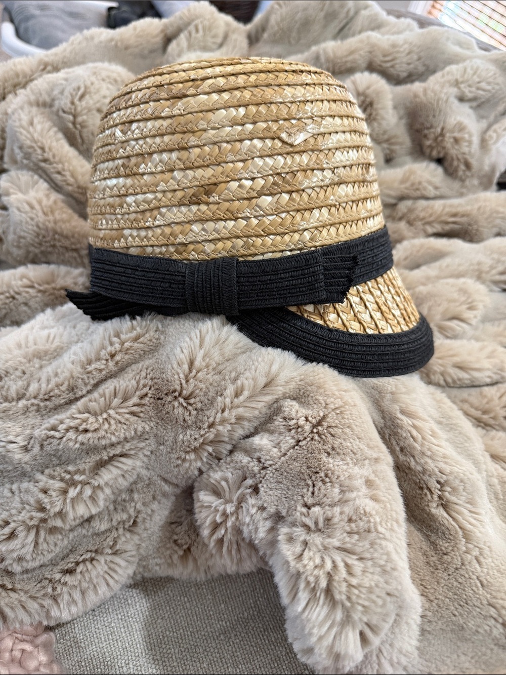 D&Y Adorable stylish natural straw hat with black trim & bow